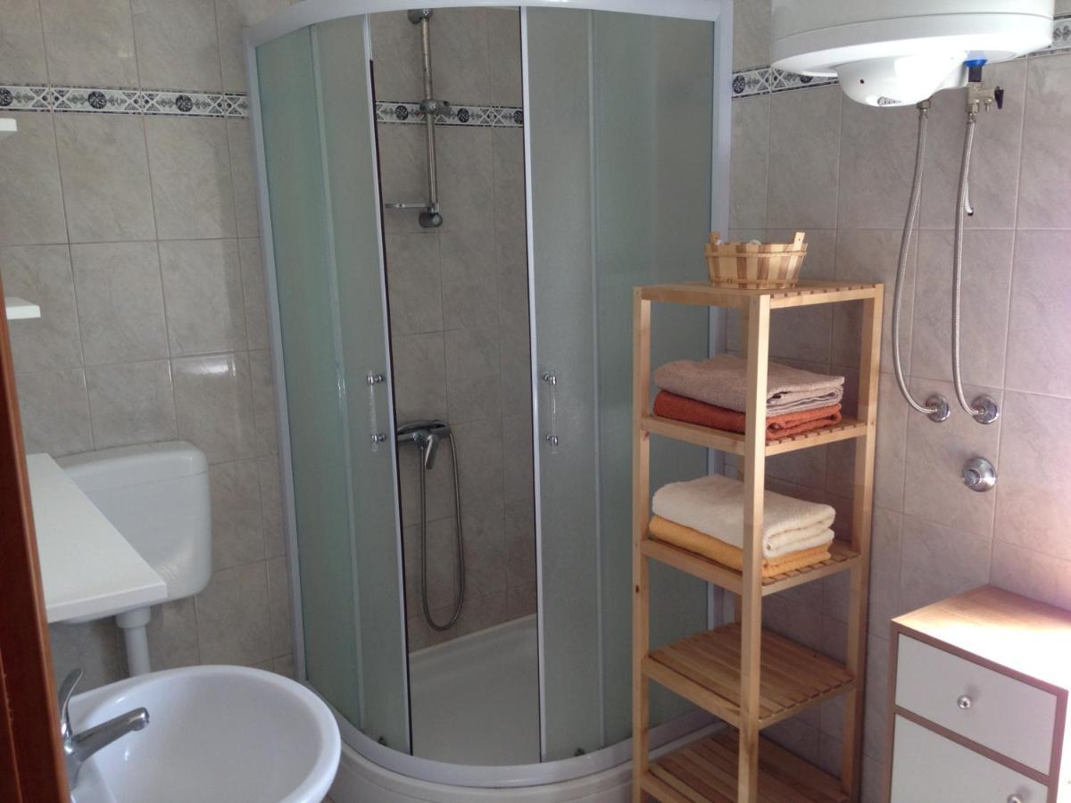 Pinezići Apartment And Studio Jelusic מראה חיצוני תמונה