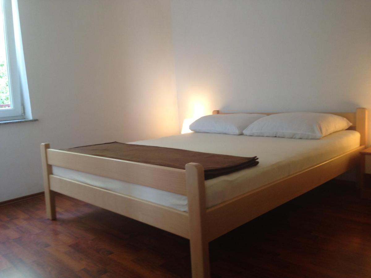 Pinezići Apartment And Studio Jelusic מראה חיצוני תמונה