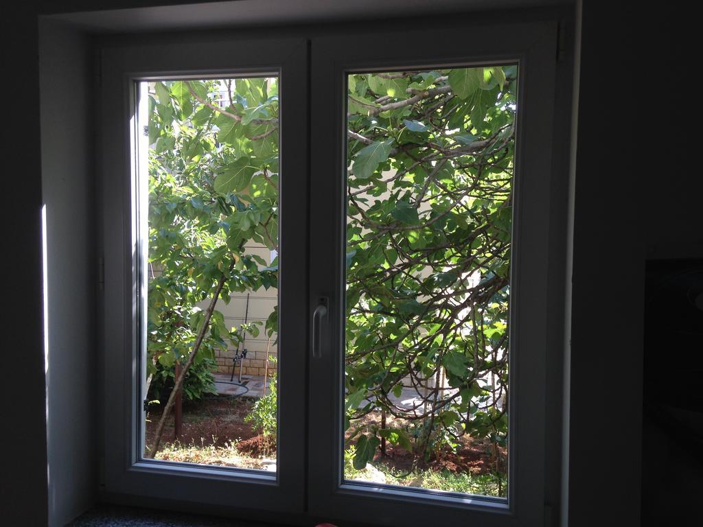 Pinezići Apartment And Studio Jelusic מראה חיצוני תמונה