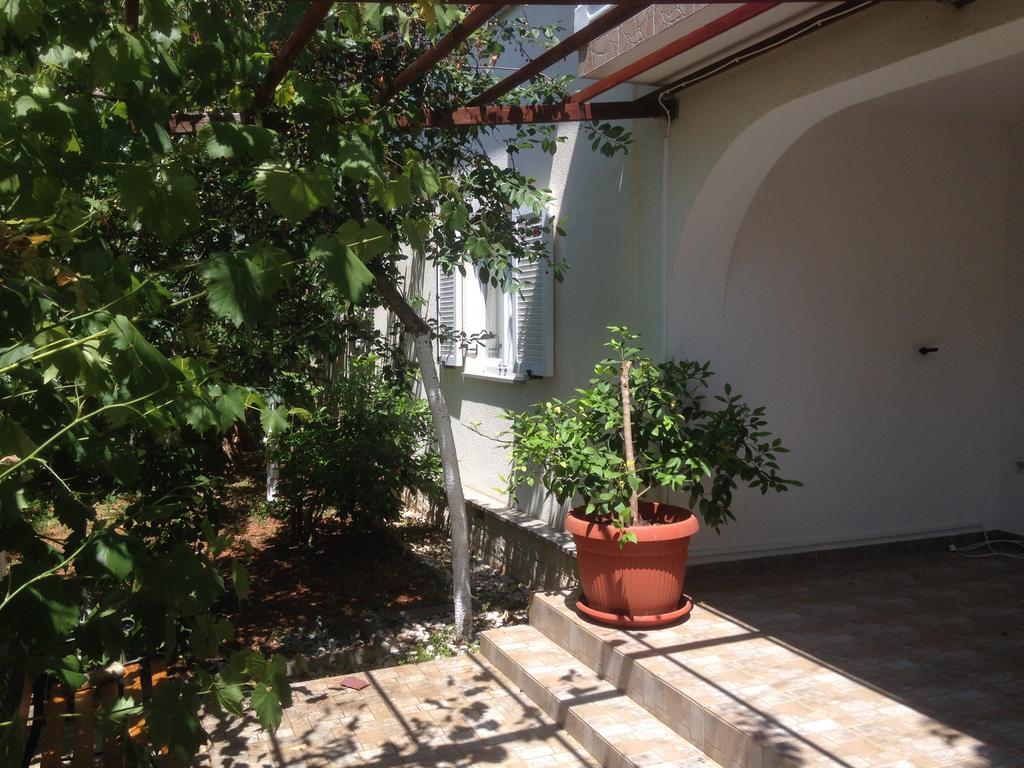 Pinezići Apartment And Studio Jelusic מראה חיצוני תמונה