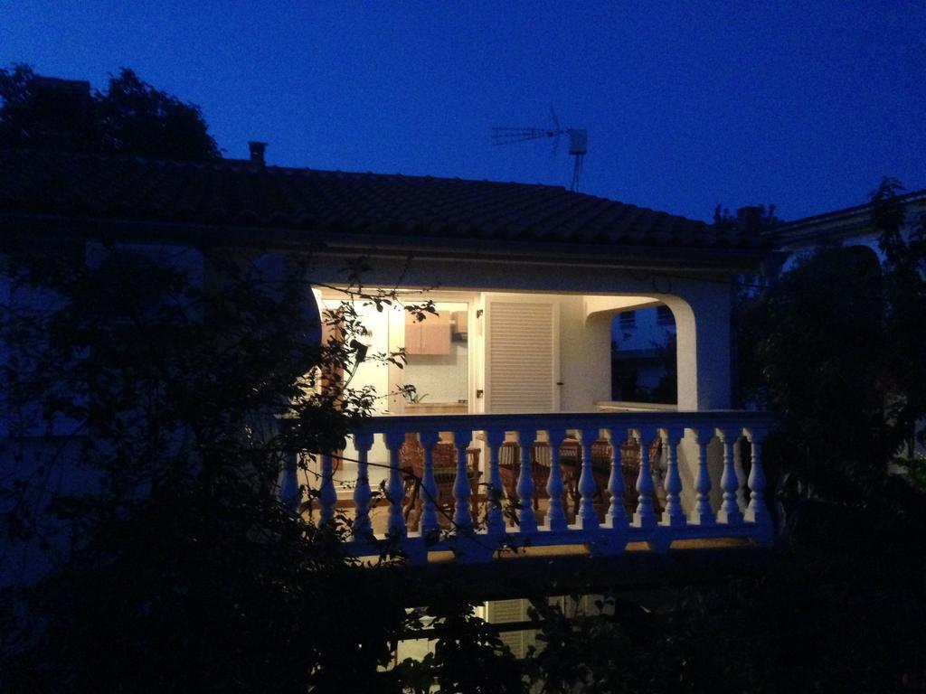 Pinezići Apartment And Studio Jelusic מראה חיצוני תמונה
